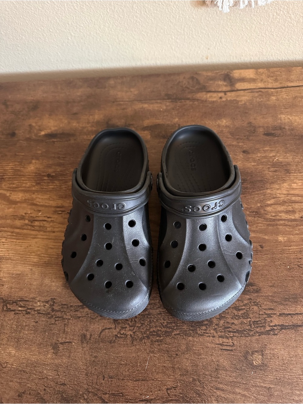 Kids black Crocs size J3